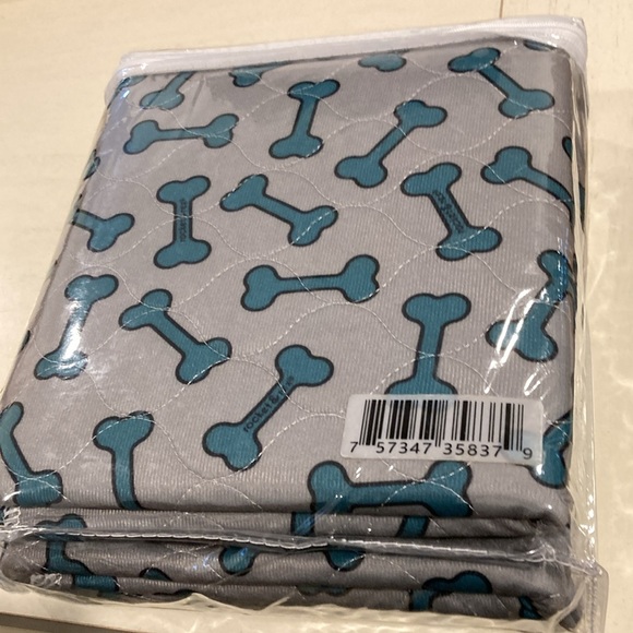 HOST PICK ! 🎉NWT! ROCKET & REX REUSABLE DOG PADS ! 2 LARGE PADS 30X36 - Picture 2 of 2